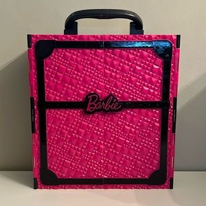Barbie clothing case with clothes and accessories